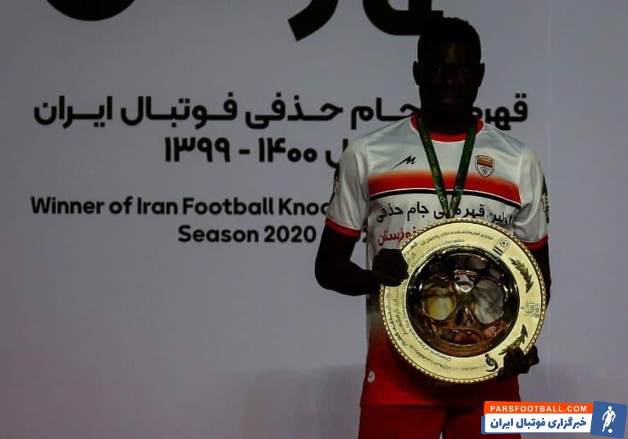 موسی کولیبالی پس از تجربه فتح لیگ برتر با استقلال خوزستان، حالا قهرمانی در جام حذفی با فولاد را نیز به کارنامه اش اضافه کرد.