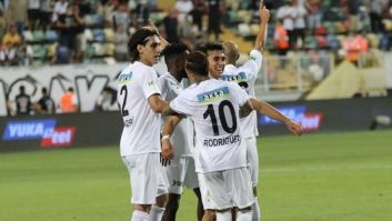 محمد نادری مدافع آلتای اسپور در حضور نود دقیقه ای خود مقابل فنرباغچه شکست خورد