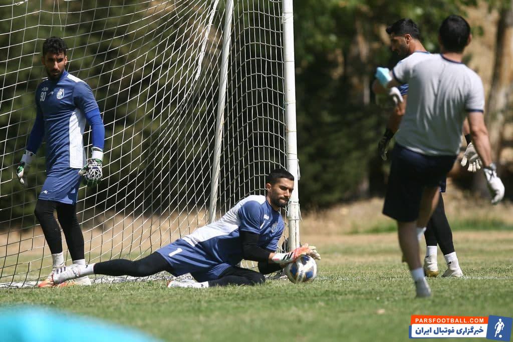 حسین حسینی بعد از تمدید قراردادش با این تیم به اردوی تیم ملی دعوت شد و چند روزی کنار سایر شاگردان دراگان اسکوچیچ حضور داشت.