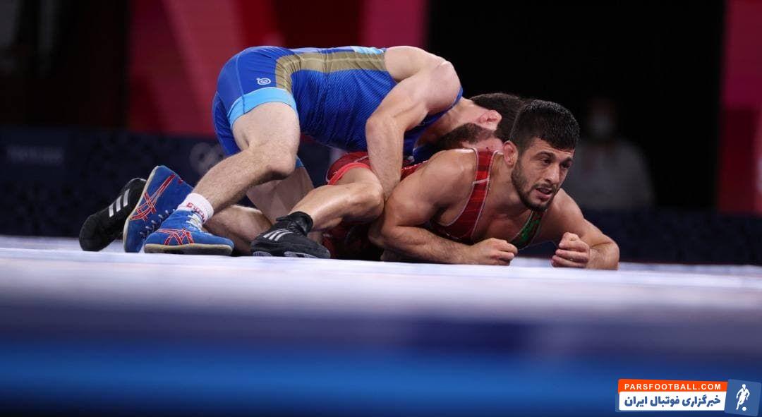 رضا اطری پیش از این در دور نخست مقابل سلیمان آتلی دارنده مدالهای نقره و برنز جهان از ترکیه با نتیجه نزدیک ۳ بر ۲ به برتری رسید.