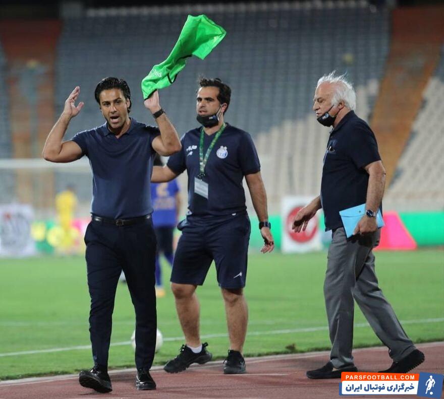 تصویر لحظه خشم عجیب فرهاد مجیدی ؛ با یک کاور تمرکز سرمربی استقلال را بر هم زدند !