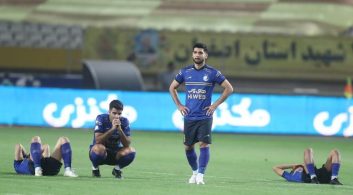 محمد مومنی پیشکسوت استقلال گفت: فرهاد مجیدی و بازیکنان استقلال زحمات خود را کشیدند اما مدیریت این تیم ضعیف عمل کرد تا جام از دست برود.