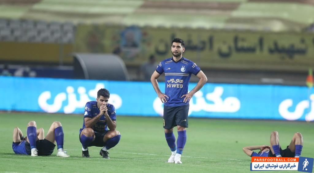 محمد مومنی پیشکسوت استقلال گفت: فرهاد مجیدی و بازیکنان استقلال زحمات خود را کشیدند اما مدیریت این تیم ضعیف عمل کرد تا جام از دست برود.