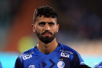 محمد دانشگر در حاشیه دیدار با فولاد از دست یک فرد ناشناس عصبی شد