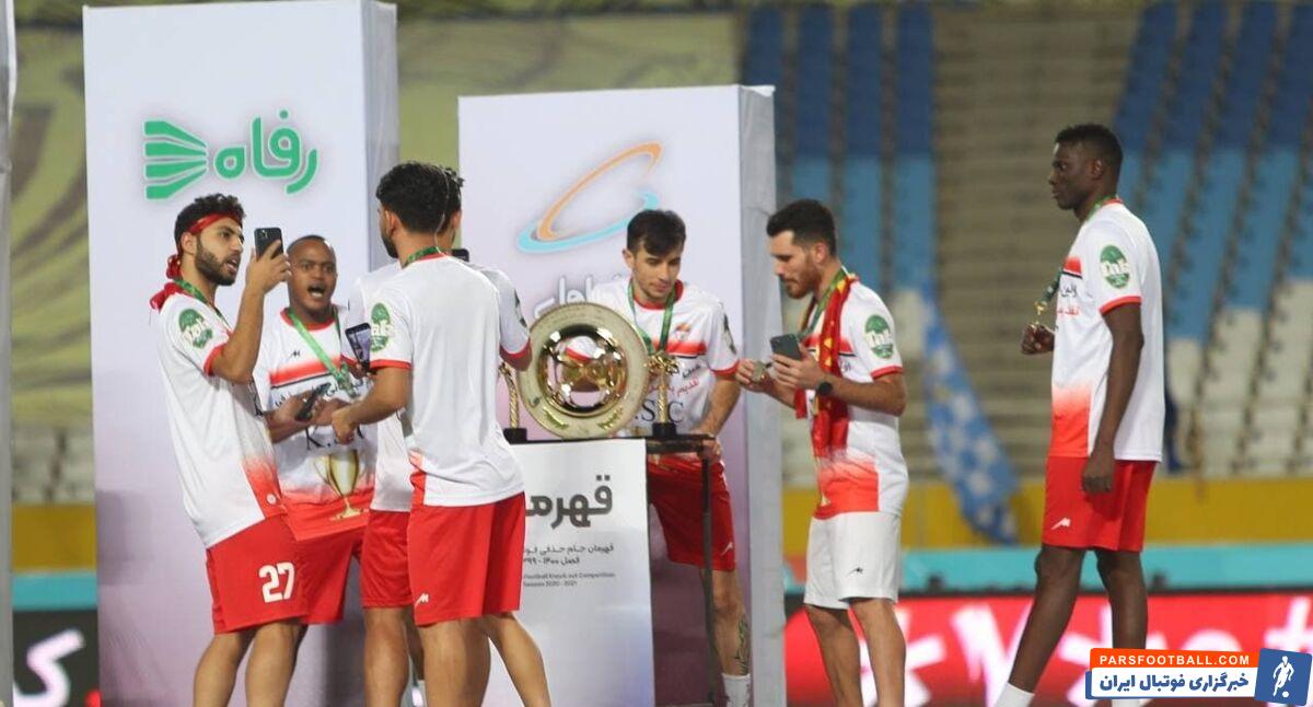 فرشاد احمدزاده هافبک سابق پرسپولیس و کنونی فولاد خوزستان به عنوان بهترین بازیکن فینال جام حذفی کشور برگزیده و معرفی شد.