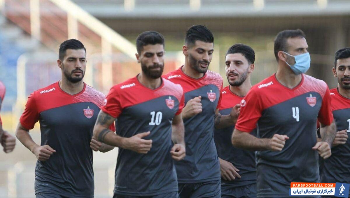 در این شرایط سیدجلال حسینی کاپیتان پرسپولیس حتی در بخشهای اولیه تمرین هم از ماسک زدن دست برنمیدارد سیدجلال حسینی طبیعتاً در بخشهای...