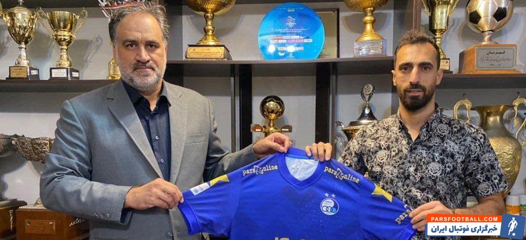 امین قاسمینژاد که قبلاً به استقلال ابراز علاقه کرده بود تا نزدیکیهای پرسپولیس هم پیش رفت اما دوباره به سمت استقلال چرخید و با این تیم قرارداد ۲ ساله بست.