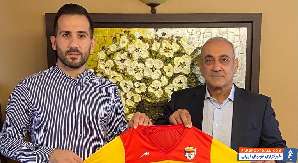 محمد آبشک هافبک فولاد خوزستان که در بازار نقل و انتقالات با پرسپولیس مذاکره کرده بود، قرارداد خود را با فولاد خوزستان تمدید کرد.