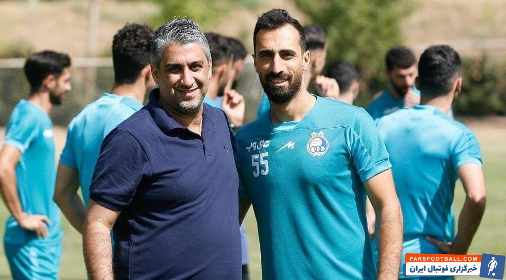 امین قاسمی نژاد بعد از حضور در تمرین خود را به فرهاد مجیدی معرفی کرد و سپس مورد استقبال اعضای کادرفنی و سایر بازیکنان استقلال قرار گرفت.