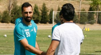 امین قاسمینژاد که تابستان عجیب و پر سر و صدایی را سپری کرد، سرانجام دو روز پیش با عقد قراردادی دو ساله به استقلال پیوست.