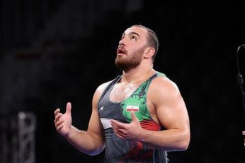 مراسم اختتامیه المپیک توکیو از ساعت ۸ شب به وقت توکیو آغاز میشود که امیرحسین زارع، آزادکار سنگین وزن ایران که مدال برنز این بازی ها را نیز بدست آورده بود، به عنوان پرچمدار کاروان انتخاب شد.