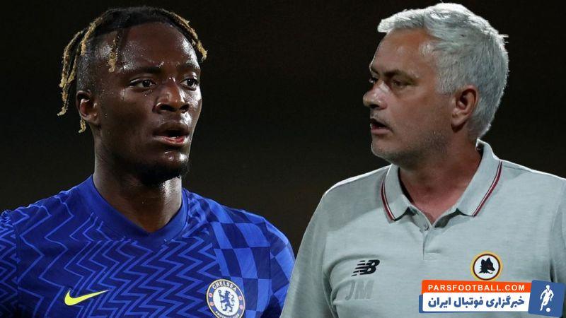 تمایل ژوزه مورینیو برای جذب سردار آزمون وارد فاز جدیدی شده و مدیر رم دیشب راهی لندن شد تا با مدیر برنامه آزمون و همچنین ایجنت تونی آبراهام مذاکره کند.