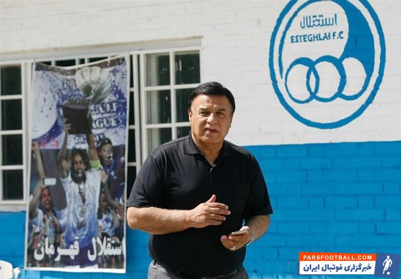 * پرویز مظلومی عضو هیئت مدیره باشگاه استقلال از نزدیک نظارهگر تمرین بود.