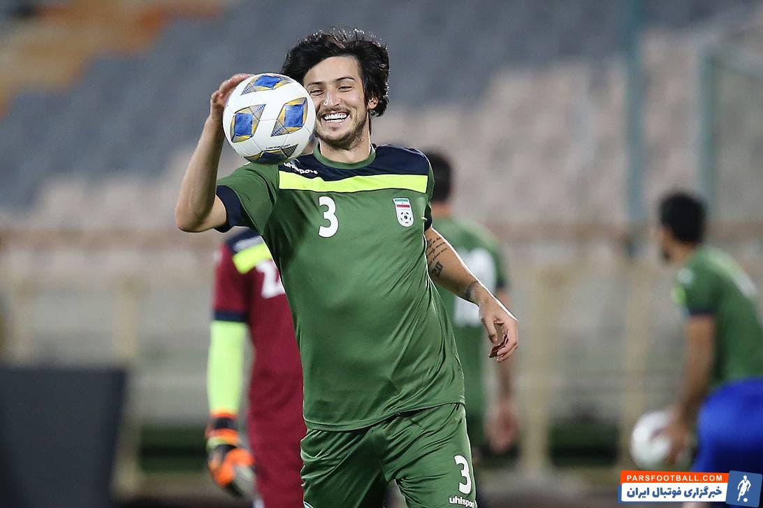 سردار آزمون به جای پوشیدن شماره 20 خود، لباس تمرینی که روی آن 3 درج شده بود را به تن کرد و با کیت کاپیتان حاج صفی به تمرین پرداخت.