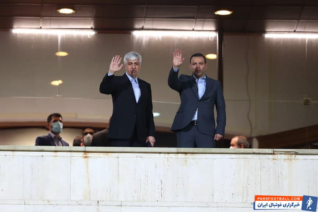 سید حمید سجادی وزیر تازه ورزش به همراه شهاب الدین عزیزی خادم رئیس فدراسیون فوتبال به ورزشگاه آزادی رفتند تا تمرین ملی پوشان را ببیند.