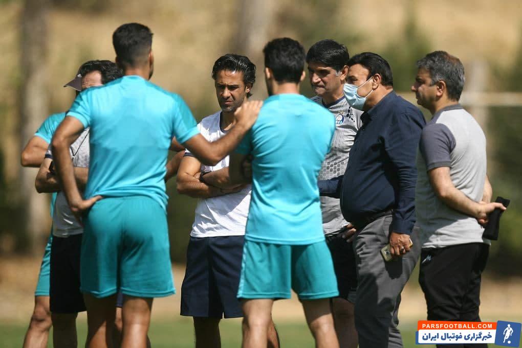 تمرین امروز تیم استقلال در شرایطی برگزار شد که پرویز مظلومی عضو هیات مدیره باشگاه حضور پیدا کرد و در کنار آبی پوشان بود.‌‌‌‌‌‌‌‌‌‌‌‌‌