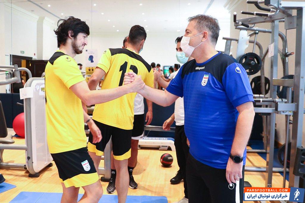 در این جلسه تمرینی اسکوچیچ با ماسک نظاره گر کار شاگردانش بود و بعد از مدت ها نکات مورد نظرش را از نزدیک و بدون واسطه به آنها انتقال داد.