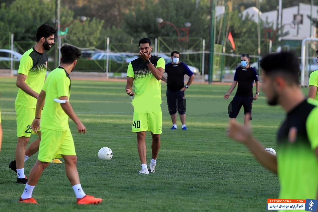 سعید جلالیراد که فصل گذشته و پس از اتمام خدمت سربازی در فجرسپاسی به شهر خودرو بازگشت، نتوانست به گلر شماره یک این تیم تبدیل شود