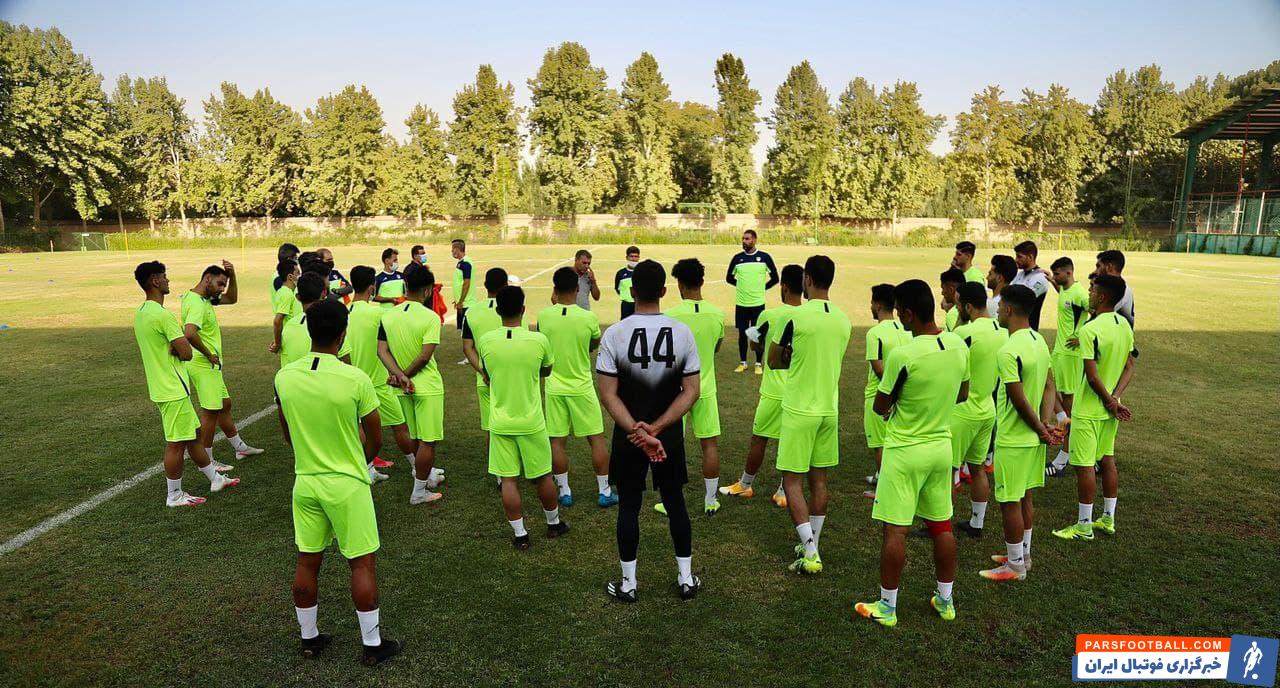 تمرینات تیم فولاد در کردان ادامه دارد و ستاره های تیمهای پایه فولاد آماده درخشش و دلربایی برابر چشمان ویسی هستند.