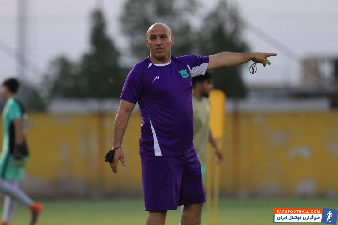 علیرضا منصوریان ، سرمربی جدید صنعت نفت سرانجام با حضور در آبادان تمرینات طلایی پوشان را برای حضور در لیگ بیست و یکم زیر نظر گرفت.