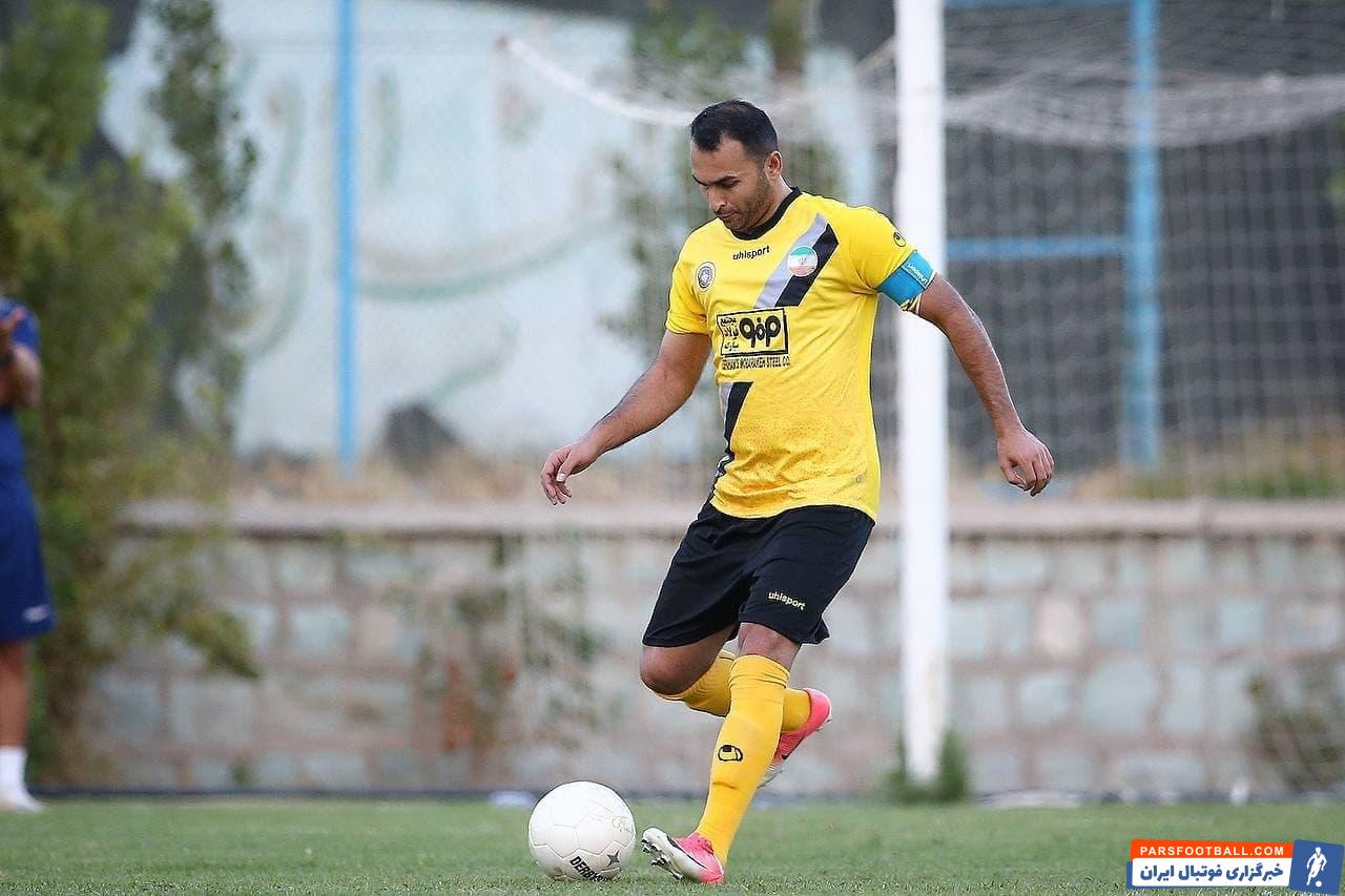 این فصل در بیشتر بازی ها عزت الله پورقاز بازوبند کاپیتانی را بر بازو میبندد چون یکی از مهره های کلیدی تیم سپاهان در خط دفاع بشمار می رود.