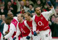 ونگر در آن مقطع به پشتوانه بازیکنانی چون هانری، برگ کمپ، لیونگبرگ، پاتریک ویرا چنین ادعایی را کرده و آنرا به سرانجام رسانده بود.