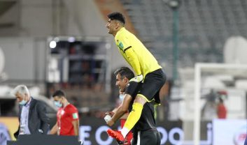 علیرضا بیرانوند پس از پیروزی مقابل سوریه و کلین شیت در این دیدار، به سبک بهزاد غلامپور خوشحالی کرد و روی کول ابراهیم میرزاپور پرید.