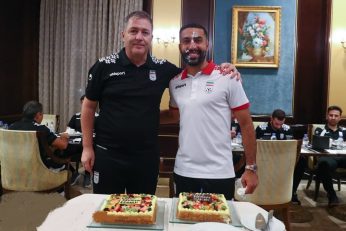 جشن تولد سامان قدوس شب گذشته در اردوی تیم ملی فوتبال ایران در دوحه با حضور همبازیان او و هم چنین کادر فنی تیم ملی برگزار شد.