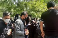 هیچ کدام از بازیکنان و حتی کسانی که در سه دوره مدیریتی متفاوت با عباس انصاری‌فرد کار کرده بودند، در قطعه نام‌آوران بهشت زهرا حاضر نشدند.