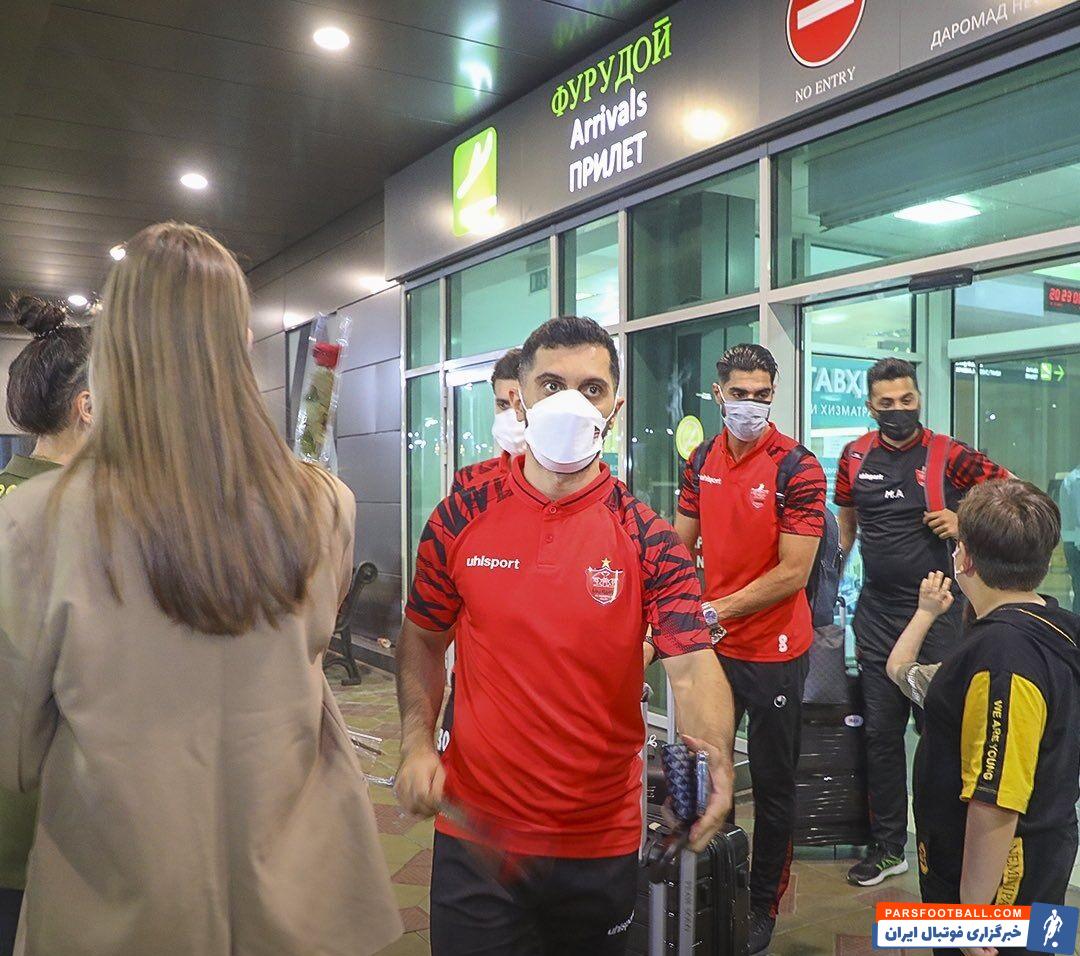 سرخپوشان پرسپولیس که برای برگزاری دیدار مرحله یکهشتم نهایی لیگ قهرمانان آسیا با پروازی اختصاصی راهی تاجیکستان شده بودند.