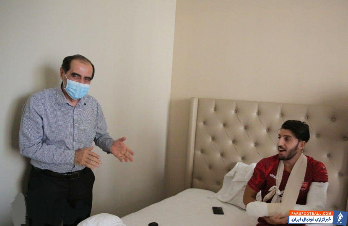 مهدی مهدیخانی ستاره پرسپولیس با بدشانسی در تاجیکستان مصدوم شد خبرها خاکی از آن است مهاجم مصدوم پرسپولیس با تیم برمیگردد.