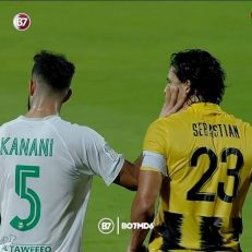 محمدحسین کنعانی زادگان مدافع ایرانی الاهلی در هفته نخست لیگ ستارگان در دقایق پایانی بازی با القطر با بازیکن حریف درگیر شد و از داور کارت گرفت.