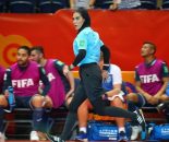 تصویری جالب از گلاره ناظمی داور زن ایرانی که بازی فوتسال مردان را سوت زد