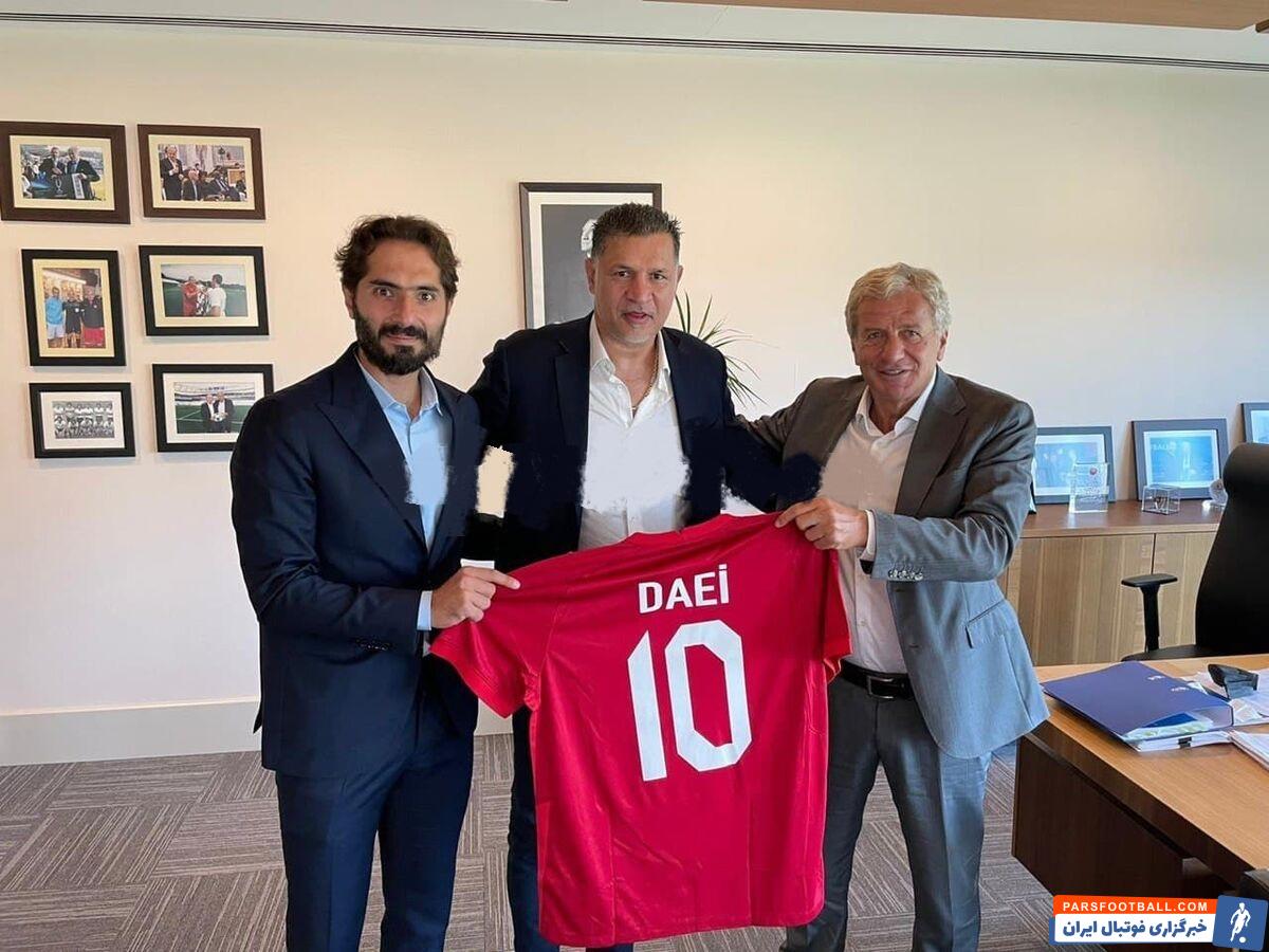 علی دایی اسطوره فوتبال ایران و آقای گل سابق فوتبال جهان، هفته گذشته به دعوت باشگاه ترکیهای، میهمان مدیران باشگاه بشیکتاش بود.