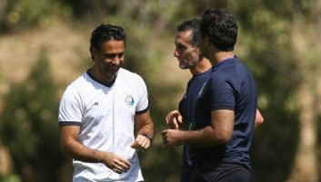 * با وجود مشکلاتی که در ابتدای تمرین به وجود آمده بود، فرهاد مجیدی با چهرهای خندان برنامههای تاکتیکی تیمش را زیرنظر گرفت.