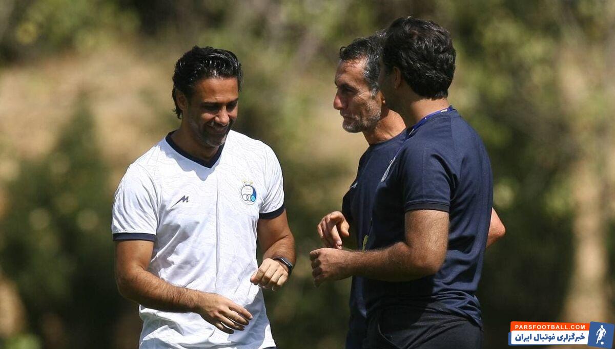 * با وجود مشکلاتی که در ابتدای تمرین به وجود آمده بود، فرهاد مجیدی با چهرهای خندان برنامههای تاکتیکی تیمش را زیرنظر گرفت.