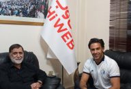 لبخند رضایت فرهاد مجیدی در کنار مدیرعامل جدید استقلال