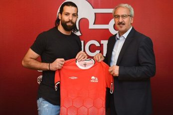 محمد عباس زاده مهاجم تراکتورسازی قراردادش را با این تیم به مدت یک فصل تمدید کرد