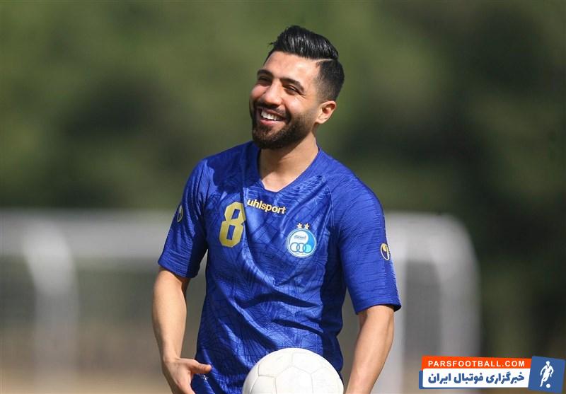 فرشید اسماعیلی هافبک استقلال به اظهارت رییس هیات مدیره این تیم واکنش نشان داد