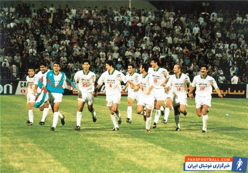 عکسی تاریخی از تیم ملی ایران در جام ملت های آسیا 1996 ؛ سرخوشی ستارگان استقلال و پرسپولیس از جشن سومی