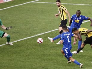 پیروزی آ اک برابر لامیا در حضور کریم انصاری فرد و احسان حاج صفی