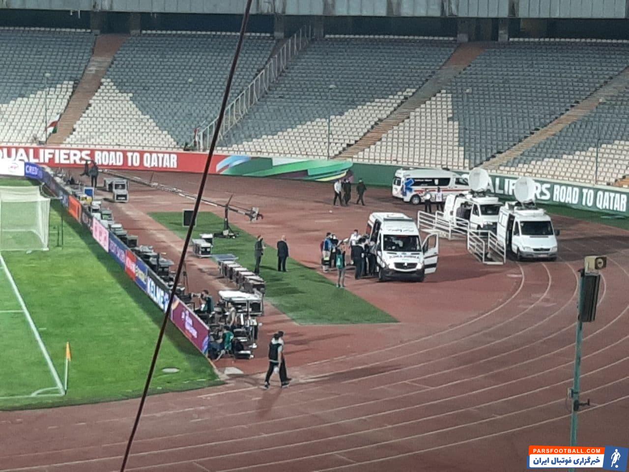 میلاد سرلک هافبک تیم ملی ایران به دلیل مصدومیت به بیمارستان منتقل شد