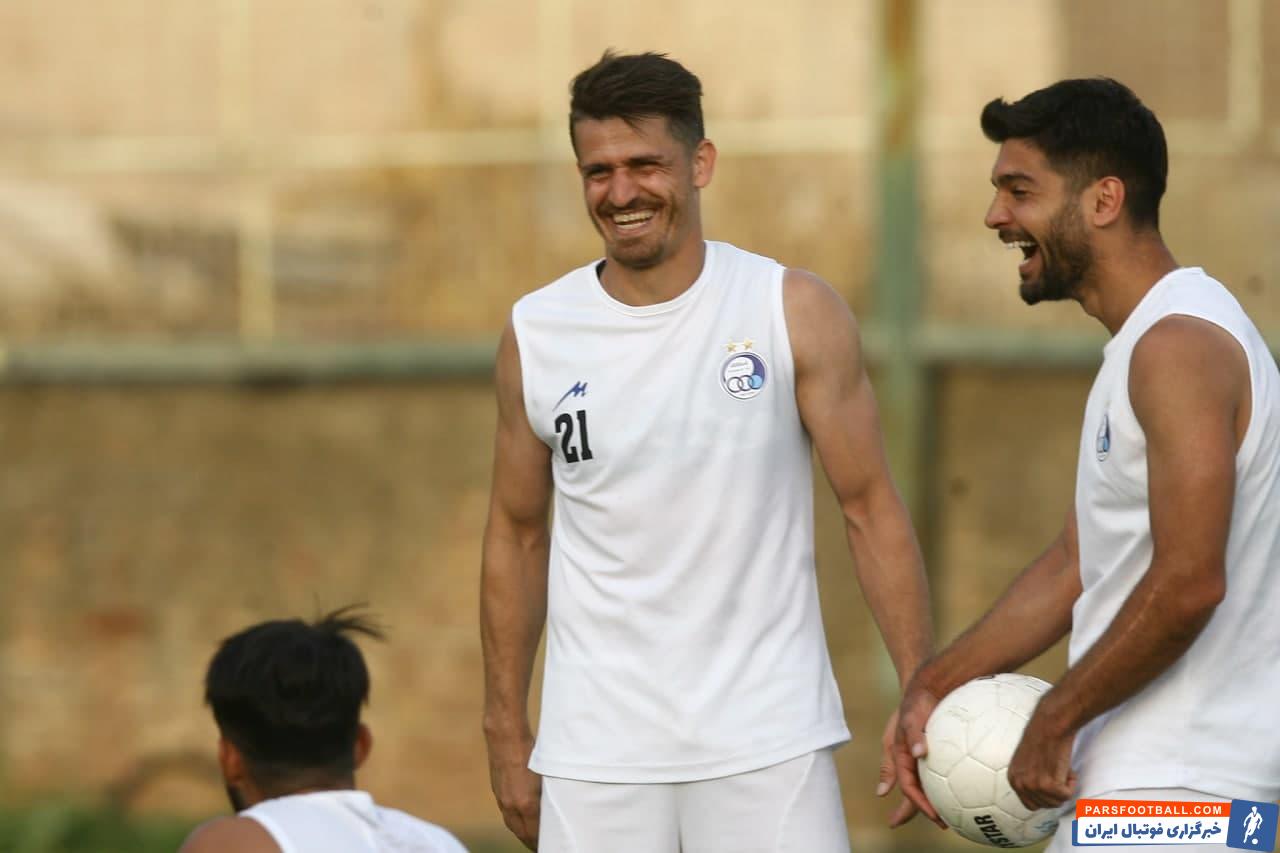 وریا غفوری کاپیتان استقلالی ها بی تردید در ایجاد روابط صمیمانه میان اعضای تیم که بسیاری از آنها نیز به تازگی اضافه شدند، نقش مهمی خواهد داشت.