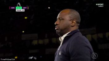 پاتریک ویرا ، سرمربی کریستال پالاس و کاپیتان سابق توپچی ها در کنار زمین در حالت نشسته به ابراز تاسف و ناراحتی پرداخت.‌‌‌‌‌‌‌‌‌‌‌‌‌