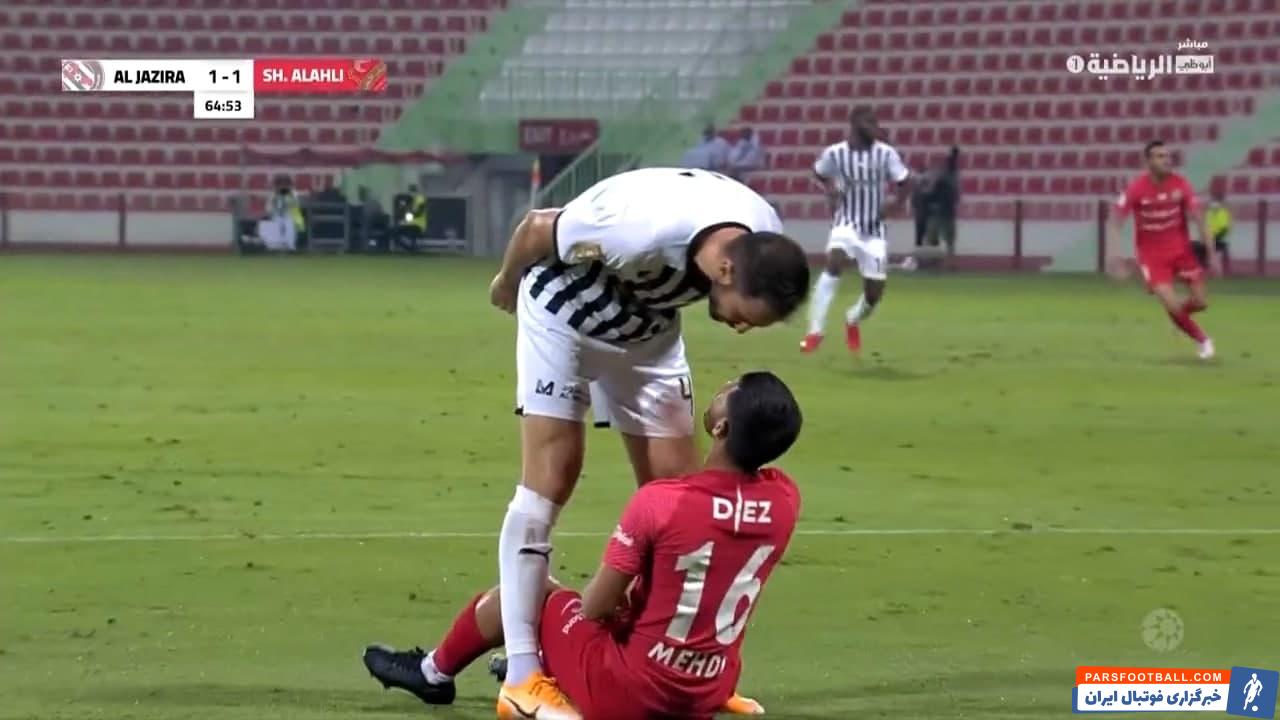 الاهلی در شبی که با ورود مهدی قایدی و نوراللهی به زمین توانست بازی باخته را برنده شود، به نظر می رسد یک پنالتی هم از جونیت چاکر طلبکار شد.