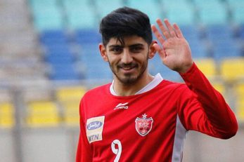 مهدی ترابی ستاره پرسپولیس در هفته‌های اخیر با توجه به دوری از مسابقات تعویض نمی‌شود