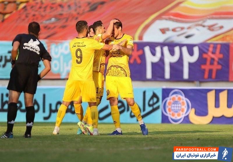 نفت مسجدسلیمان 0 - 3 سپاهان ؛ زردهای اصفهان با پیروزی پرگل مقابل نفت مسجدسلیمان صدرنشین شدند