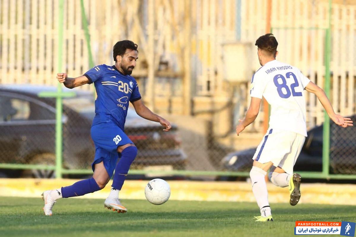 در دقیقه 76 نیز سیداحمد موسوی به جای آرش رضاوند به زمین مسابقه رفت. این بازیکن باتجربه که فصل قبل از گل گهر به استقلال آمد، با یک ....