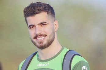 سعید عزت‌اللهی با کوین یامگا بازیکن جدید استقلال شوخی کرد