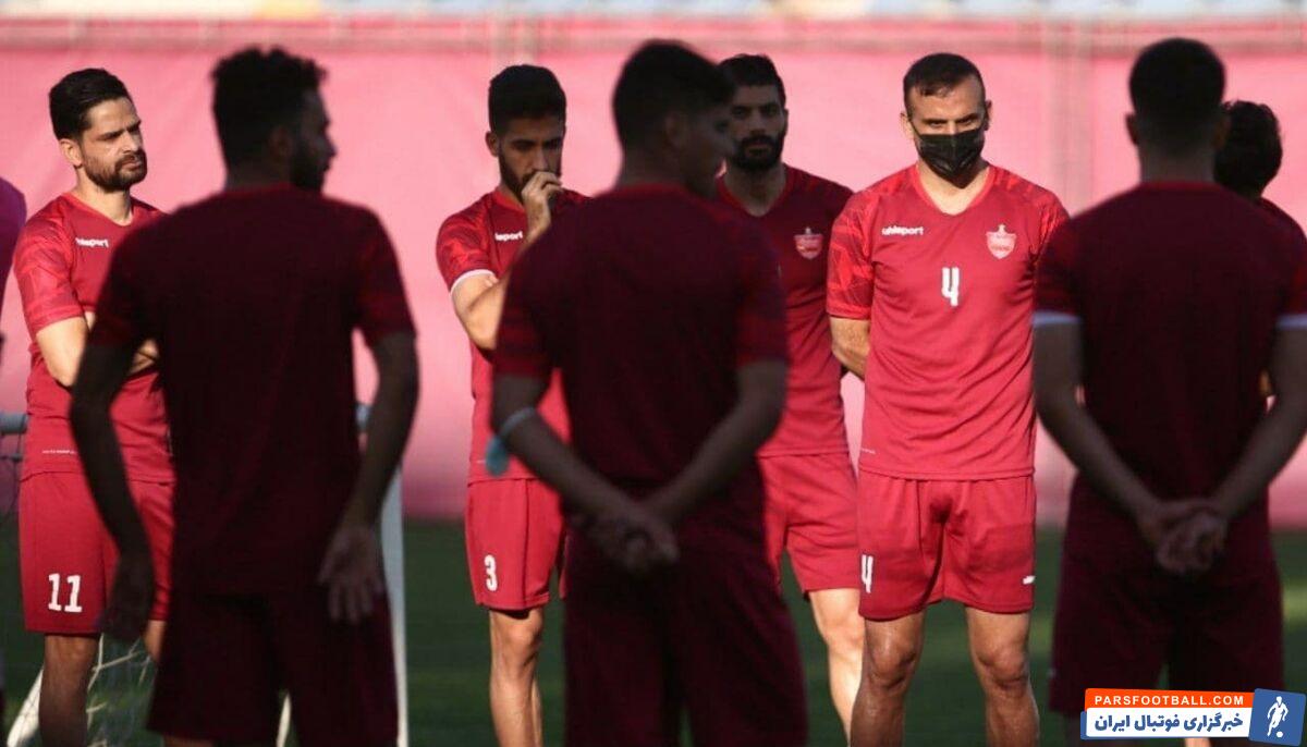 سیدجلال حسینی با ماسک در تمرین حضور پیدا کرد. از زمانی که کرونا شیوع پیدا کرده، سیدجلال در بسیاری از دقایق تمرینات با ماسک حاضر شده است.